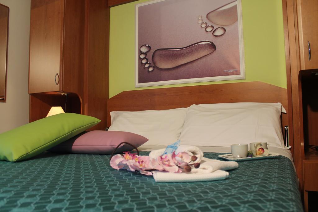 Hotel Villa Truentum Martinsicuro Habitación foto